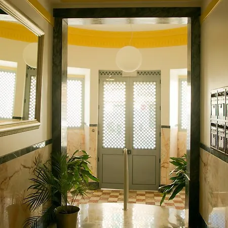 Apartment Traveling To - 298 Alameda *