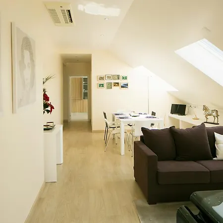 Apartment Traveling To - 298 Alameda *